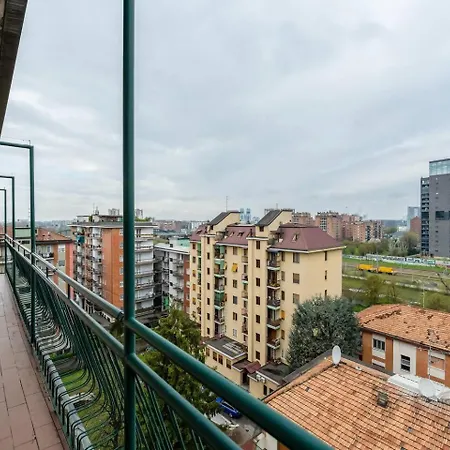 شقة Attico - 2min Metro - Elegante With Ac ميلان