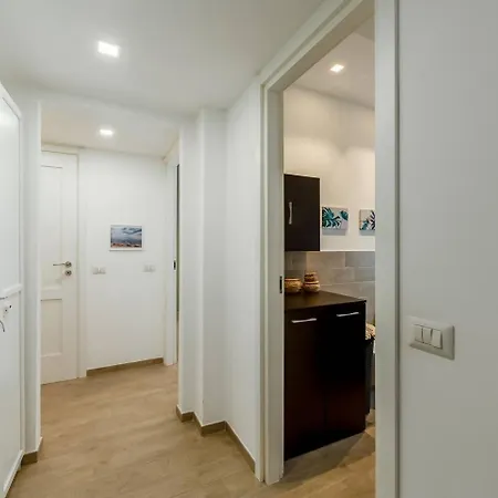 شقة Attico - 2min Metro - Elegante With Ac