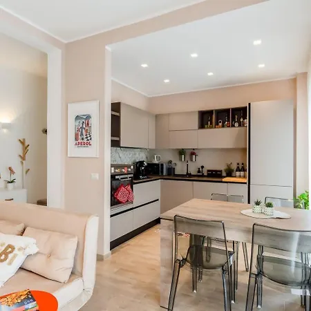 Cozy House In Apartament Mediolan